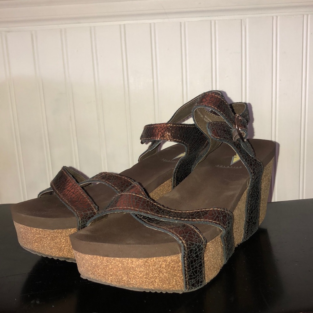 Volatile Bronze Wedges